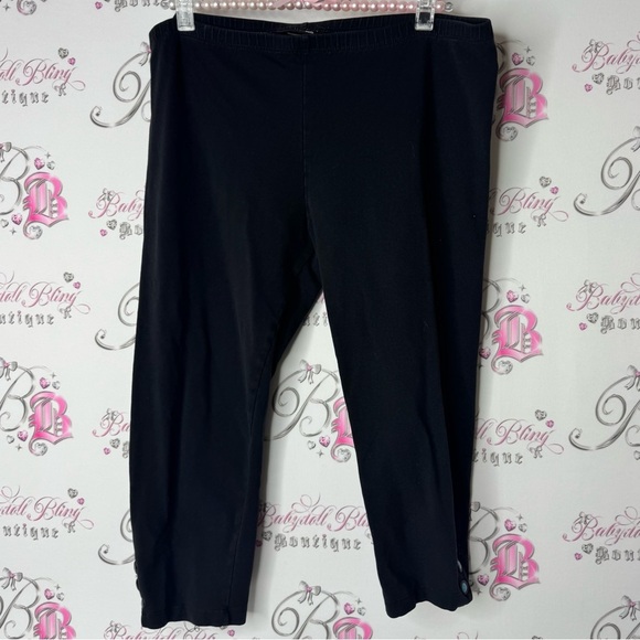 Style & Co. Other - Style & co petite crop capri Black Pants with Elegant Tapered Fit buttons blue